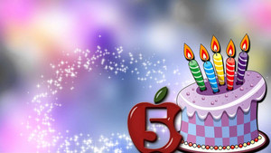 Тортик с разноцветными свечками и цифрой 5 для ребенка