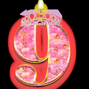 Розовая свечка в форме цифры девять с блестящей диадемой для принцессы