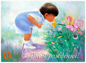Маленький малыш нюхает красивые цветочки на полянке